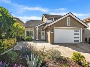 MLS #OC25244102 image #0