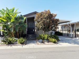 MLS #OC25244344 image #0