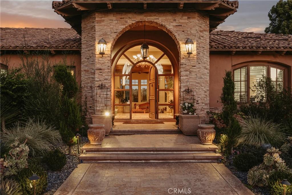 MLS #OC25244572 image #0