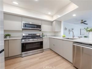 MLS #OC25244982 image #0