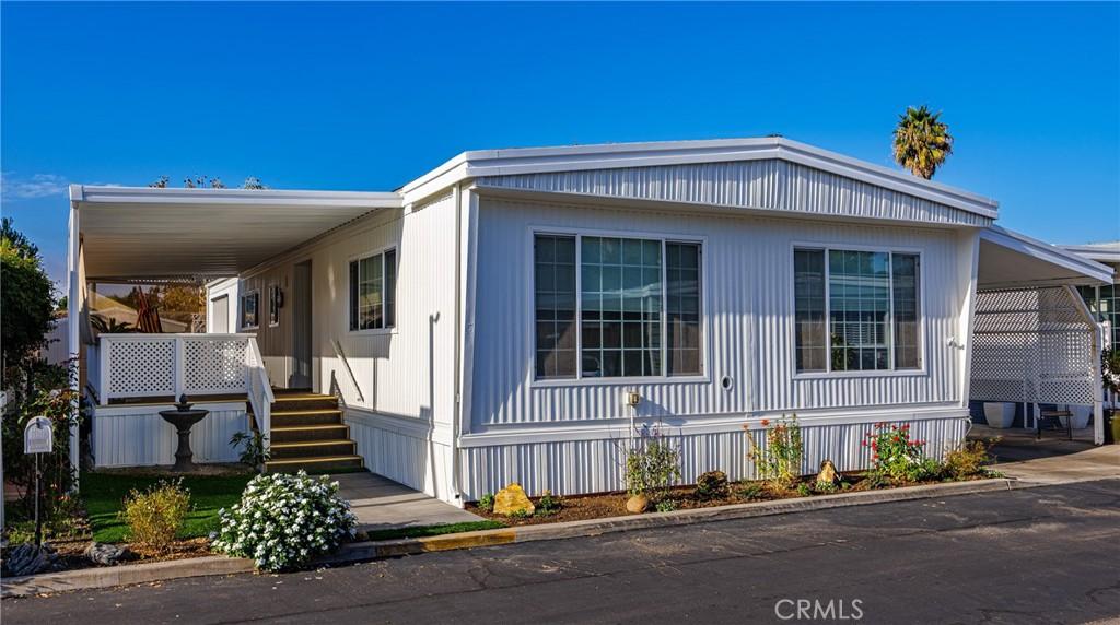 MLS #OC25245120 image #0