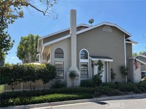 MLS #OC25245289 image #0