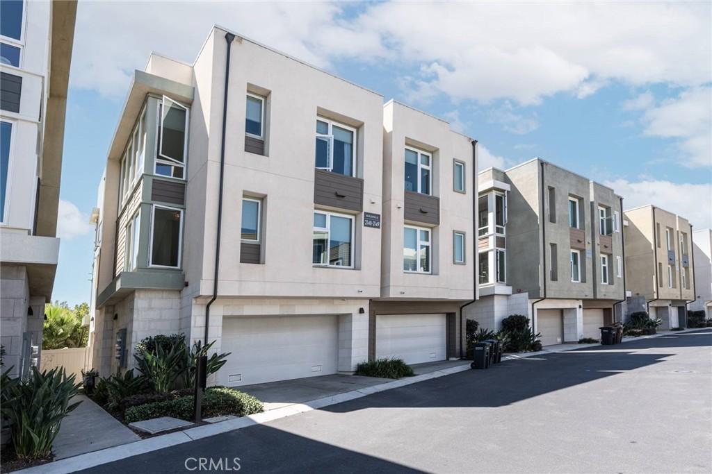 MLS #OC25245325 image #0