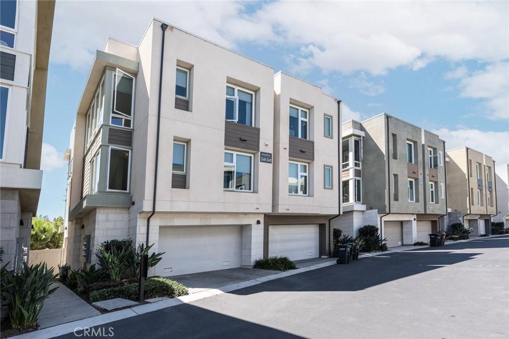 MLS #OC25245325 image #0