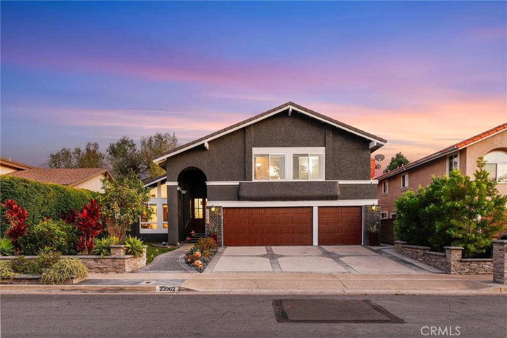 MLS #OC25245348 image #0