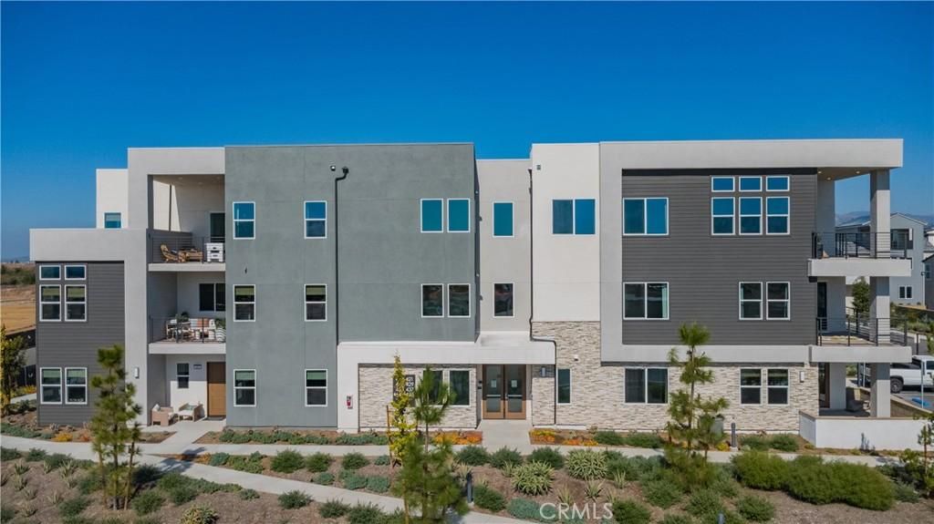 MLS #OC25245589 image #0