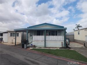 MLS #OC25245863 image #0