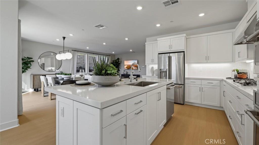 MLS #OC25245930 image #0