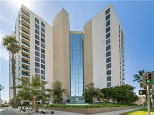 MLS #OC25246140 image #0