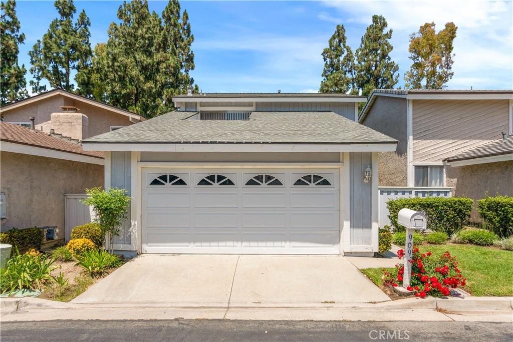 MLS #OC25246722 image #0