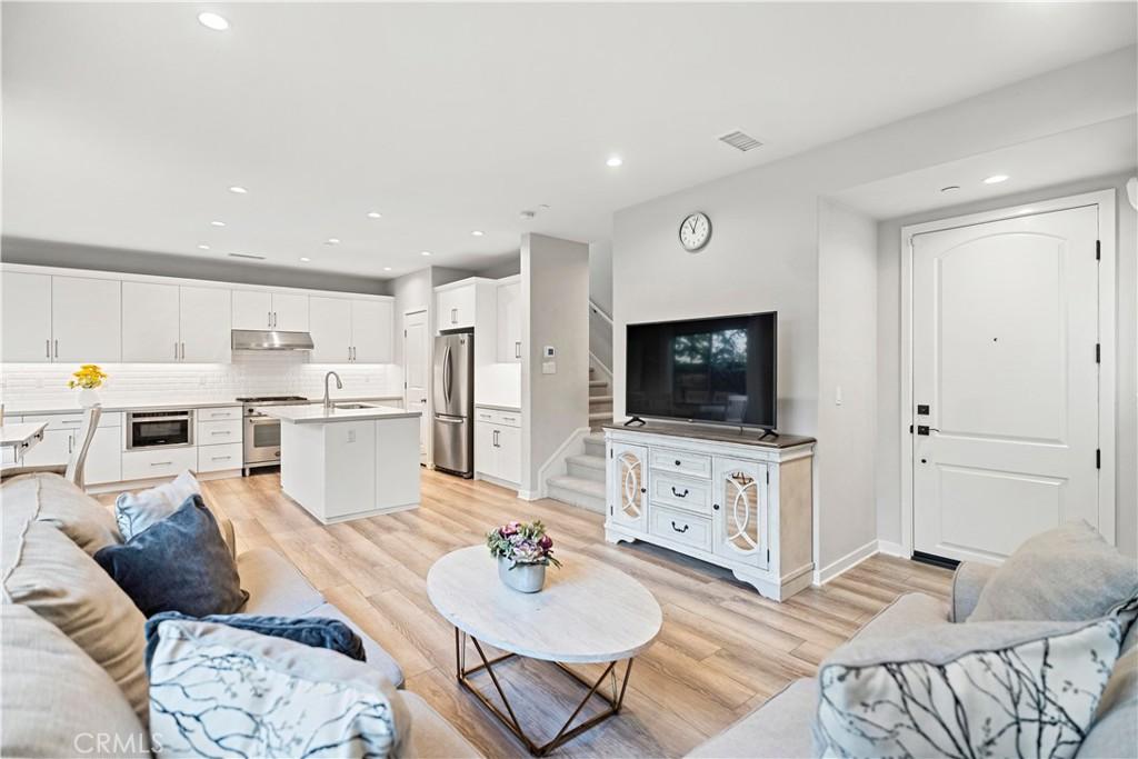 MLS #OC25247608 image #0