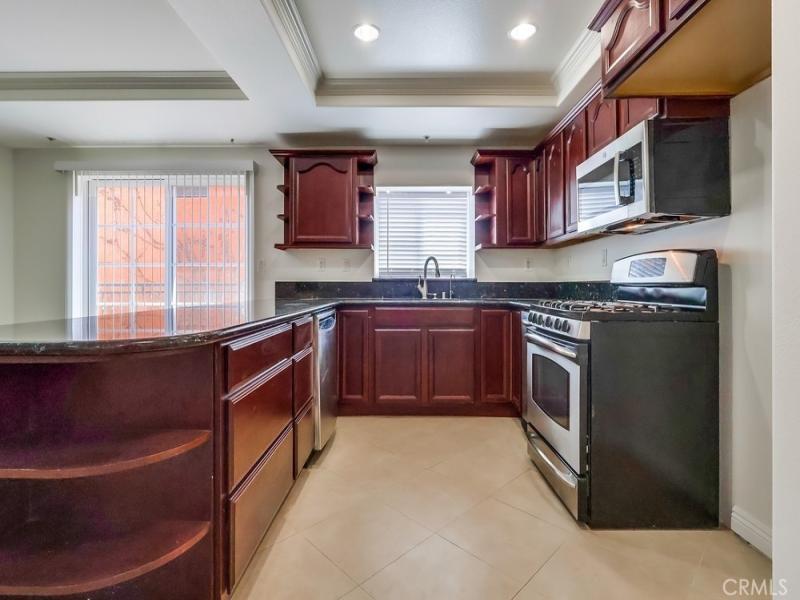 MLS #OC25248712 image #0