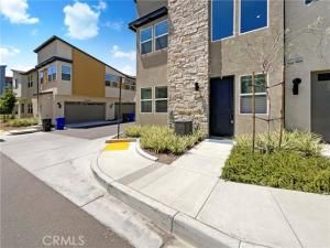 MLS #OC25250115 image #0