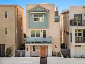 MLS #OC25250121 image #0