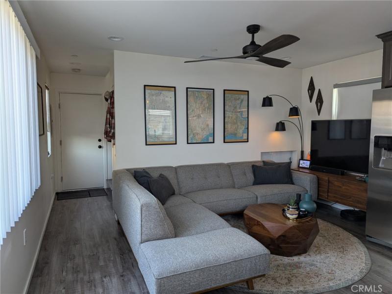 MLS #OC25250574 image #0