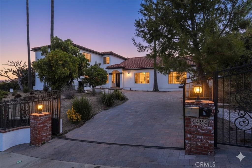 MLS #OC25250582 image #0