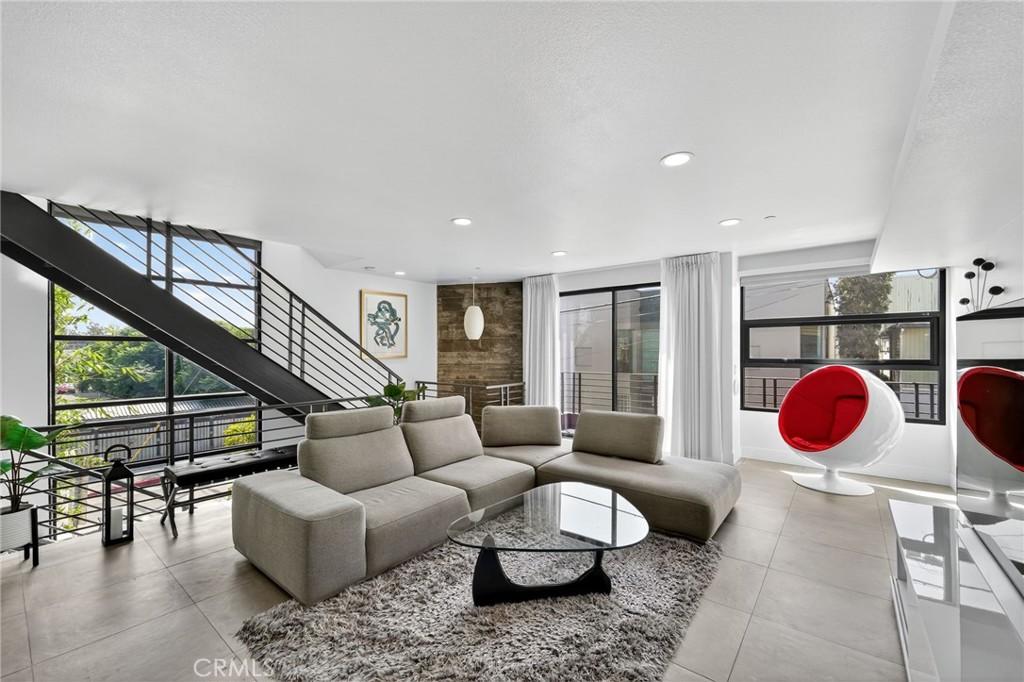 MLS #OC25250996 image #0