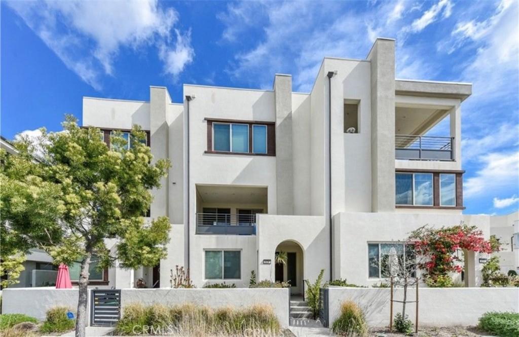 MLS #OC25251140 image #0