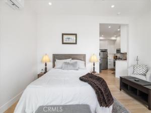 MLS #OC25251158 image #0