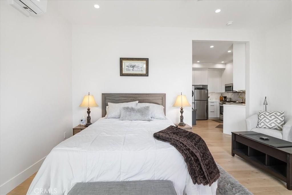 MLS #OC25251158 image #0