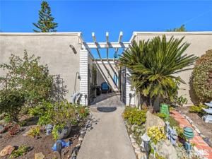 MLS #OC25251419 image #0