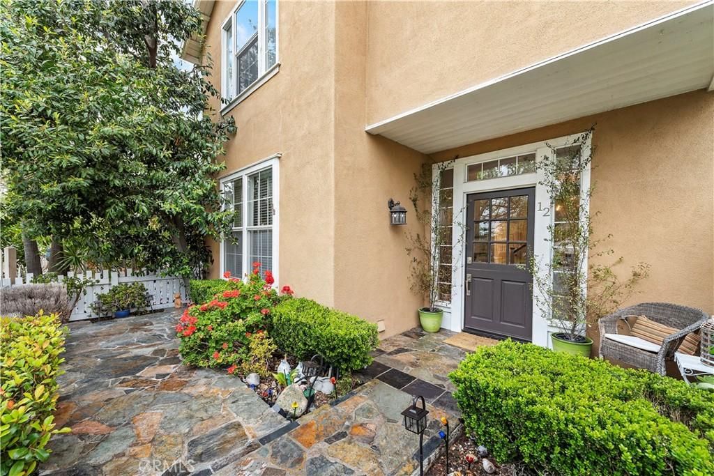 MLS #OC25251501 image #0