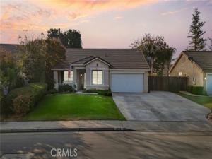 MLS #OC25251669 image #0