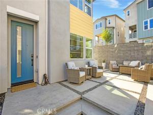 MLS #OC25251886 image #0