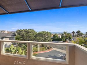 MLS #OC25252160 image #0