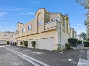 MLS #OC25252287 image #0