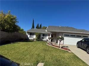 MLS #OC25252617 image #0