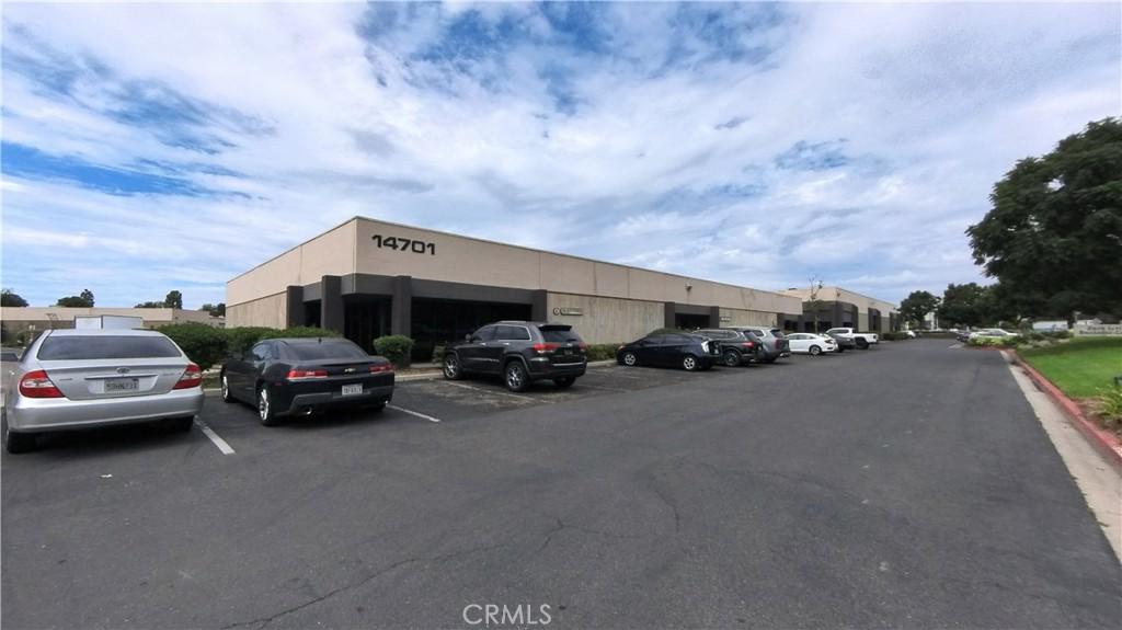 MLS #OC25252957 image #0