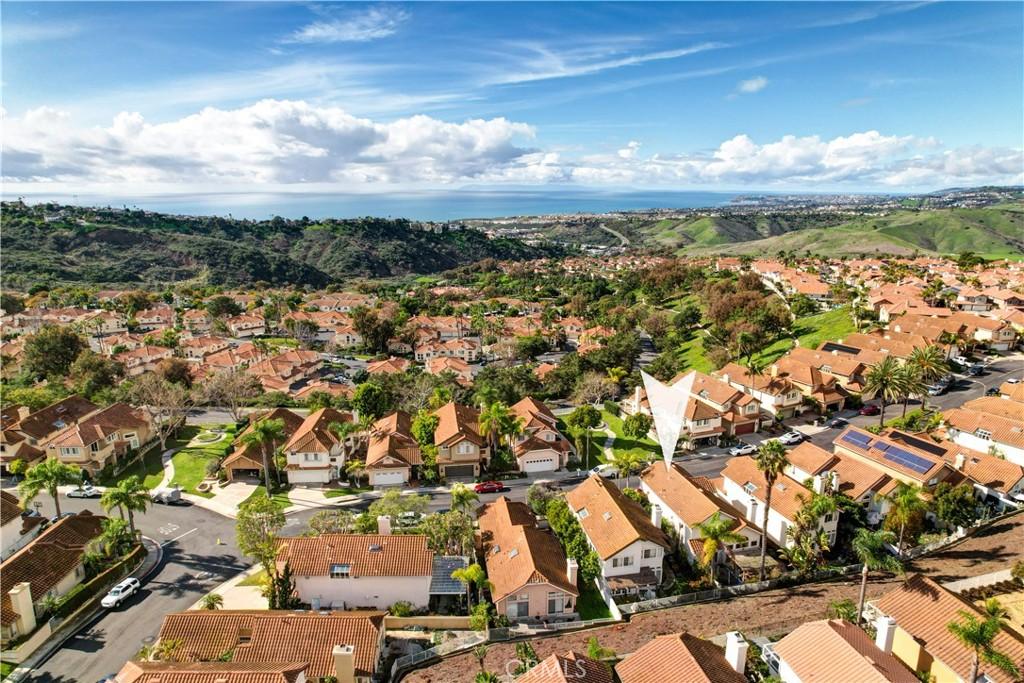 MLS #OC25253074 image #0