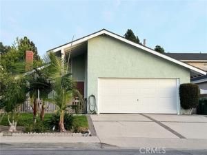 MLS #OC25253142 image #0