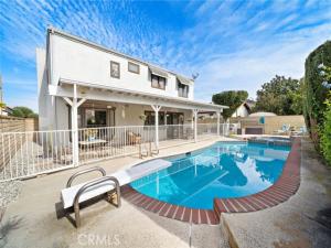 MLS #OC25253638 image #0