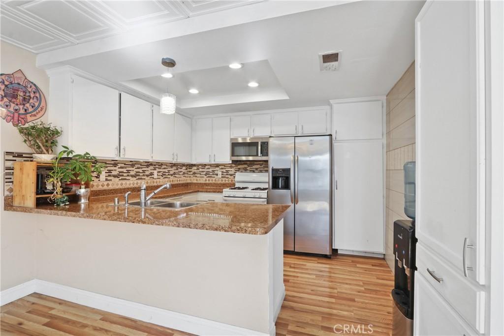 MLS #OC25253678 image #0