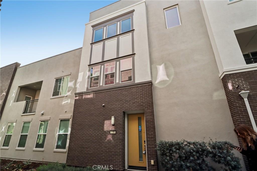 MLS #OC25253704 image #0