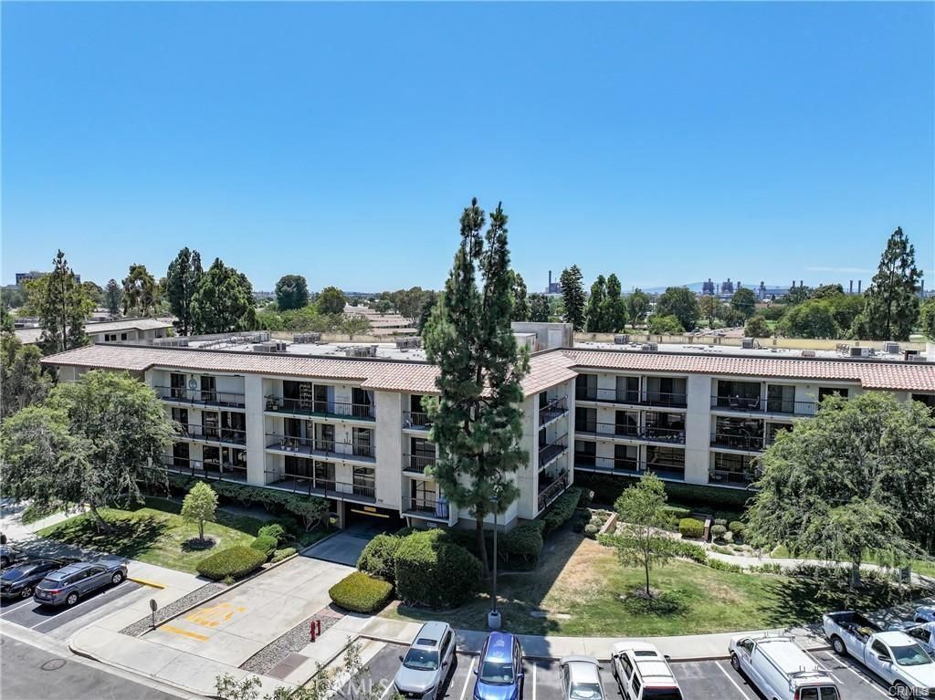 MLS #OC25254054 image #0