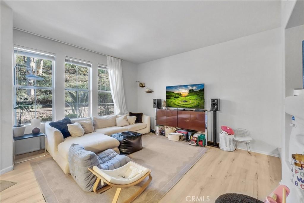 MLS #OC25254293 image #0