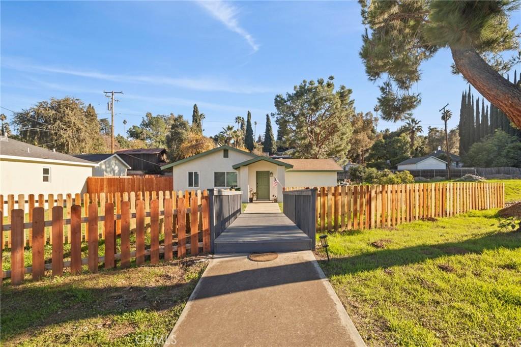 MLS #OC25254490 image #0