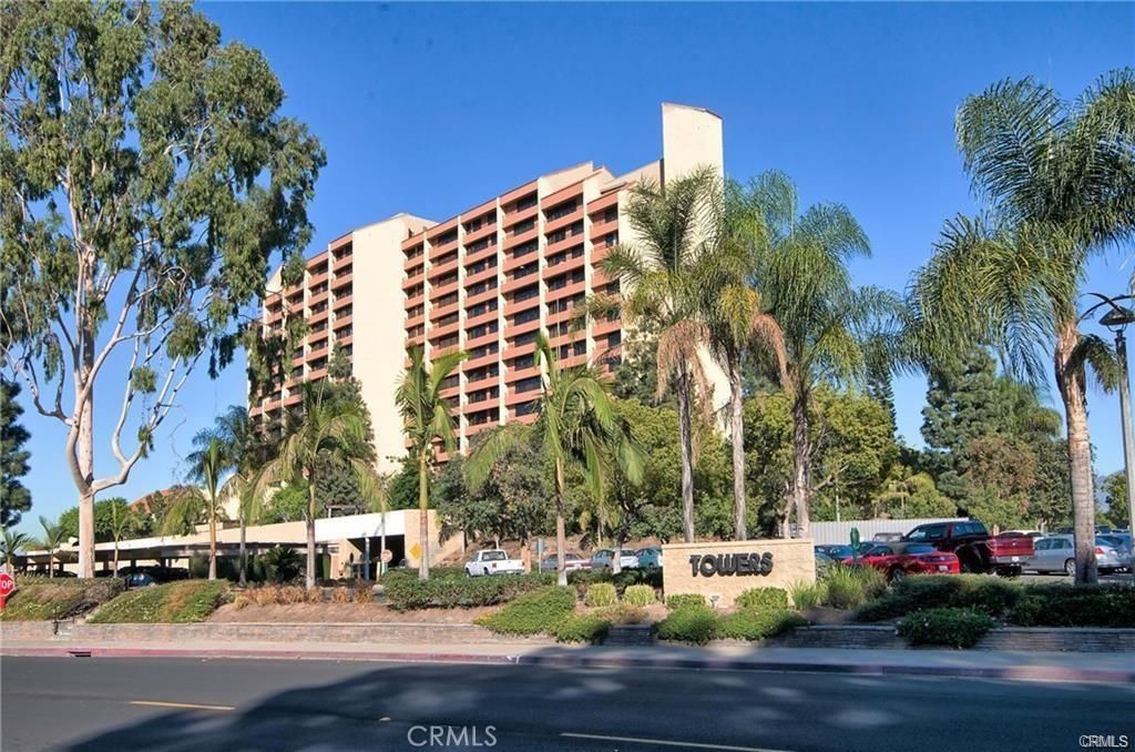 MLS #OC25255034 image #0