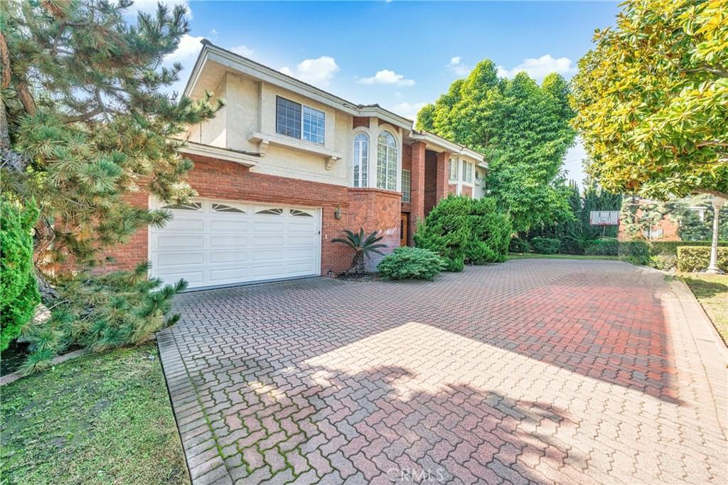 MLS #OC25255092 image #0