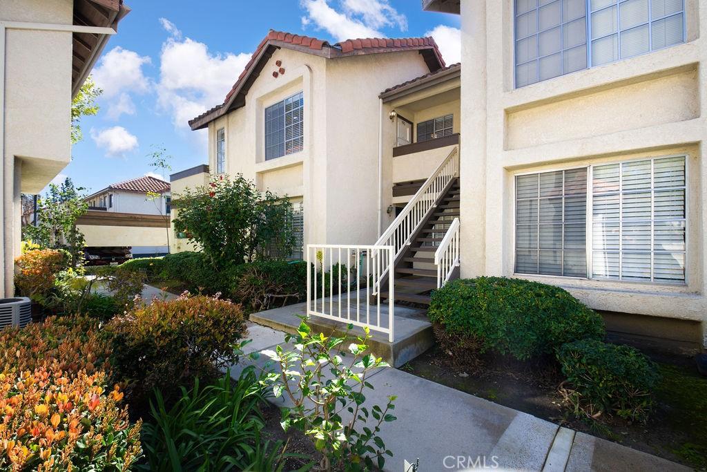 MLS #OC25255169 image #0