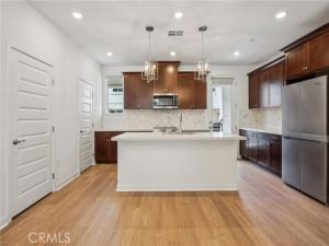 MLS #OC25255293 image #0