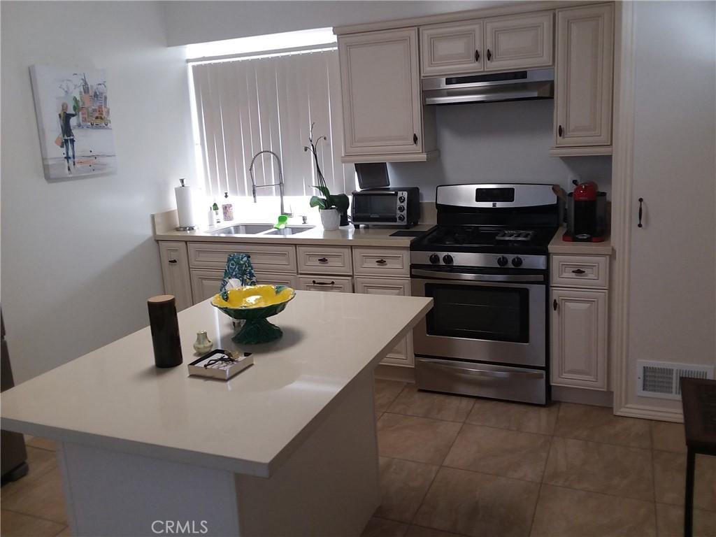 MLS #OC25255921 image #0