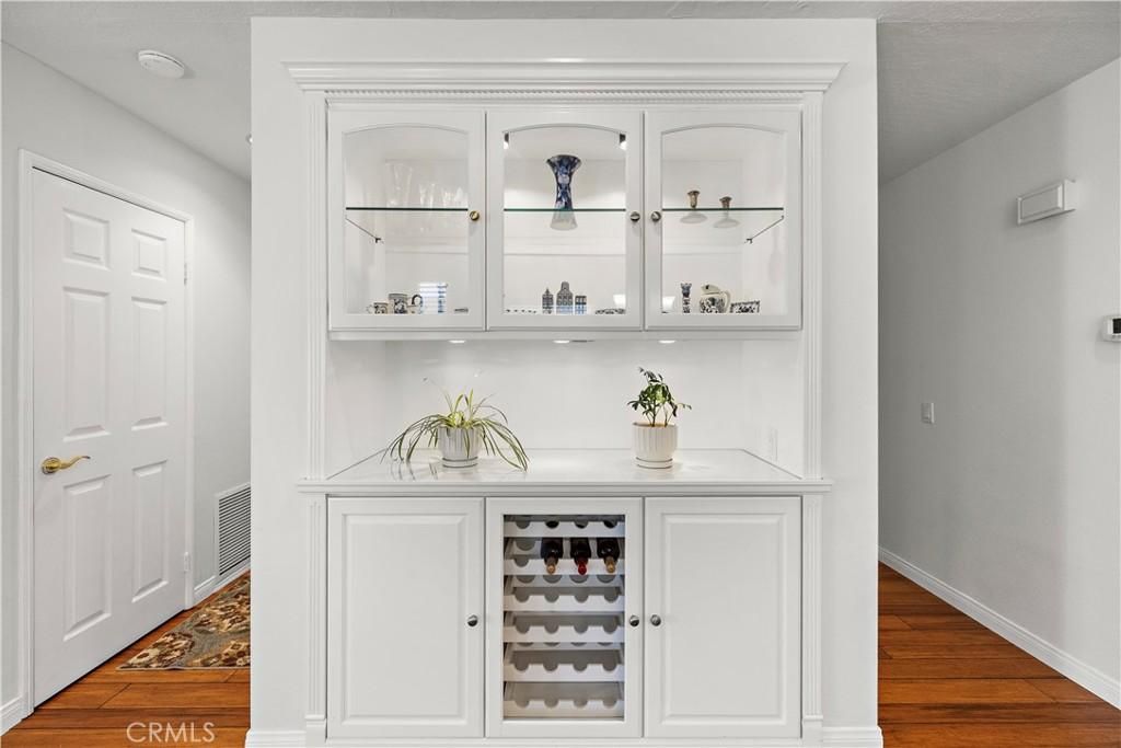 MLS #OC25256020 image #0