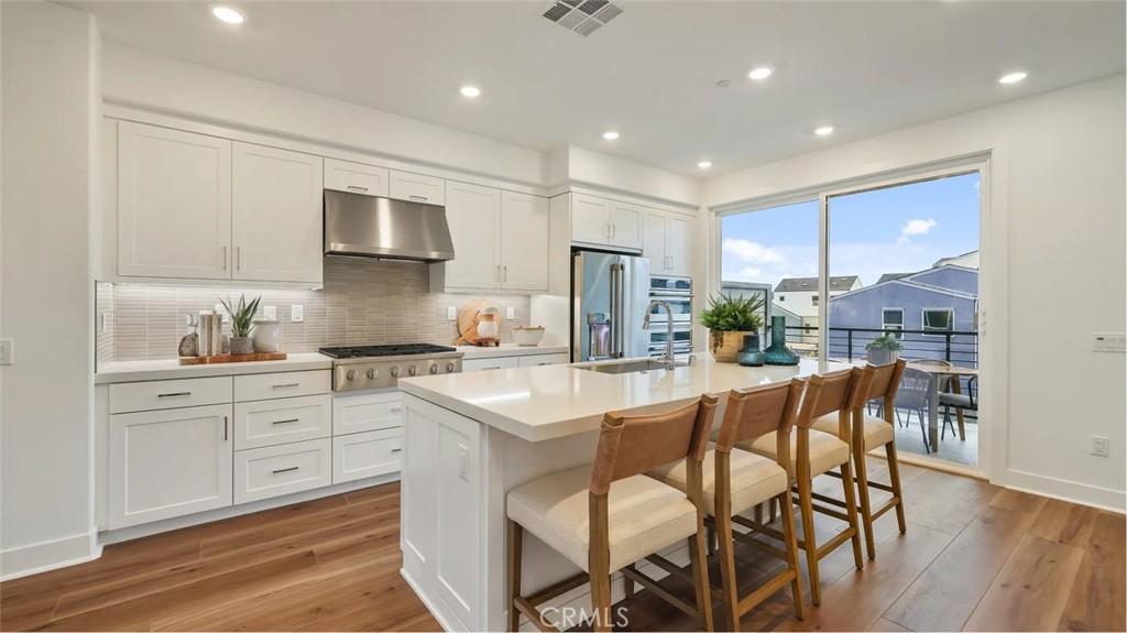 MLS #OC25256087 image #0