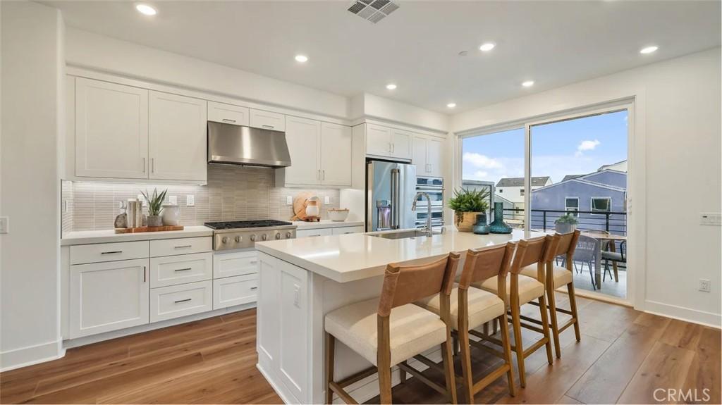 MLS #OC25256087 image #0