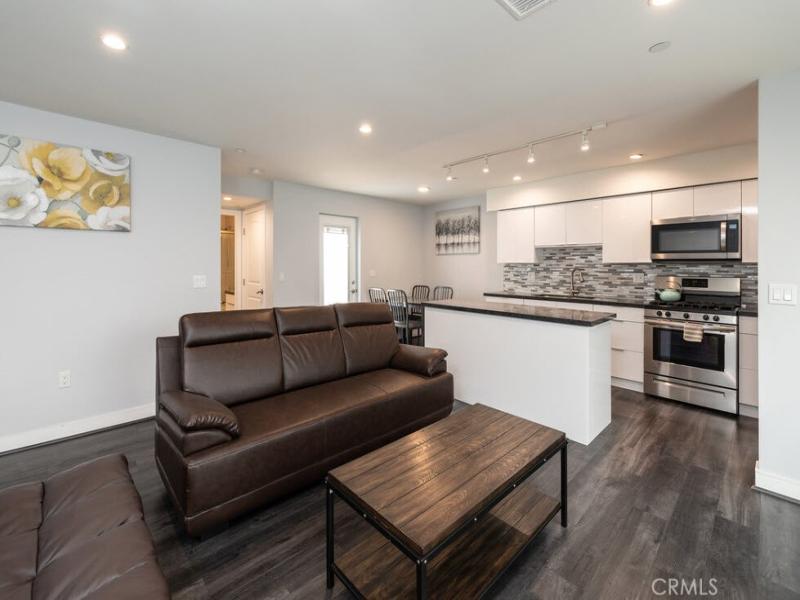 MLS #OC25256240 image #0