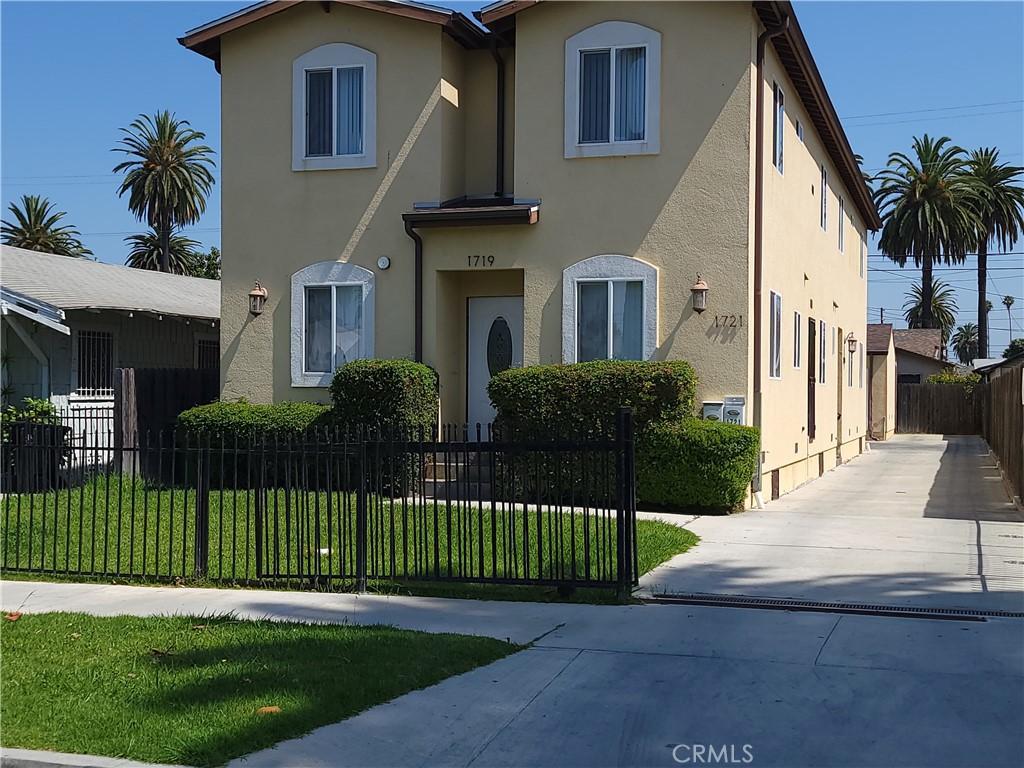 MLS #OC25256280 img 0